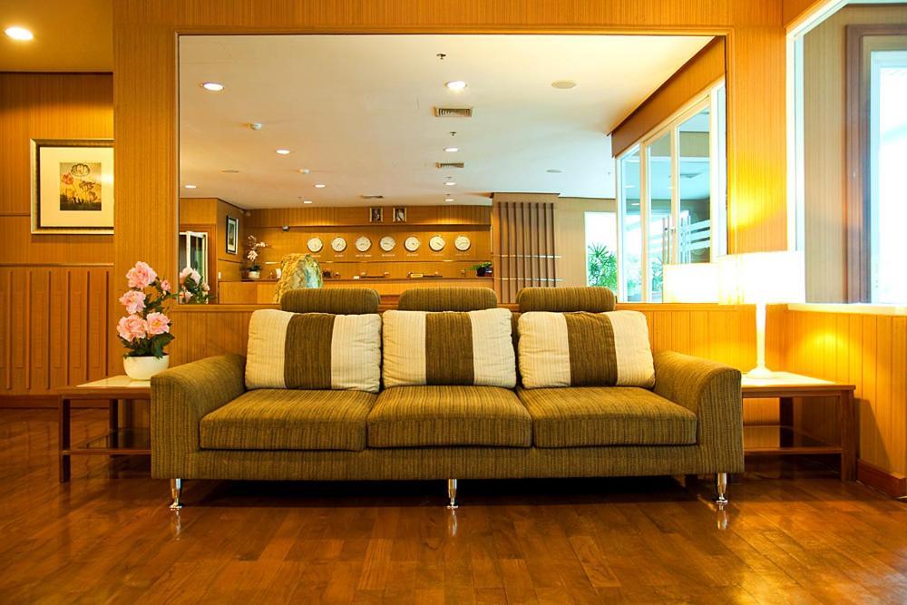 Laurel Suite Bangkok Exterior foto
